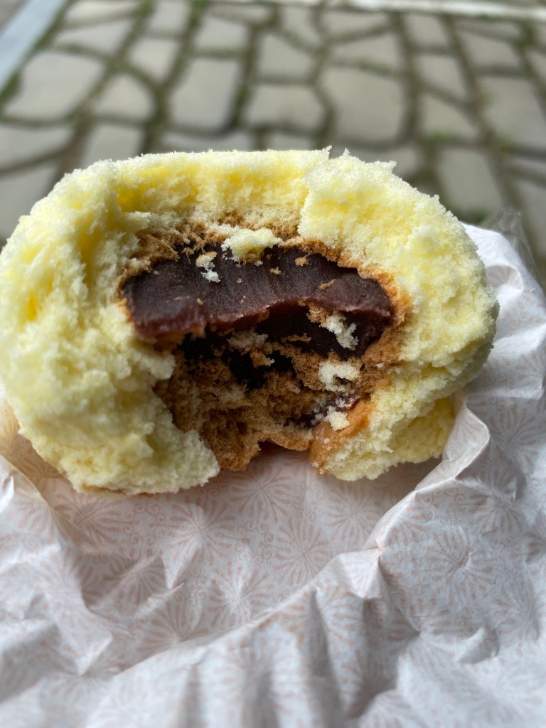 Red bean filling and crust