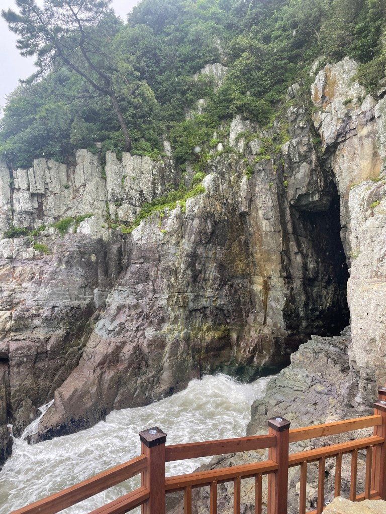 Odongdo yonggul (Dragon cave)